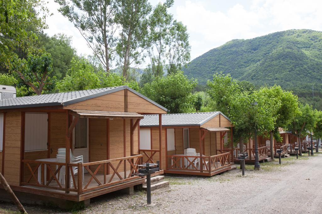 Camping L'Espelt La Pobla de Lillet Phòng bức ảnh