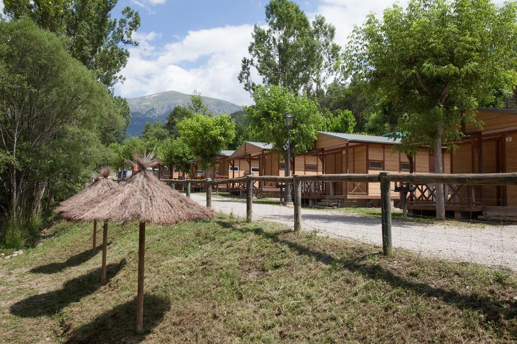 Camping L'Espelt La Pobla de Lillet Phòng bức ảnh