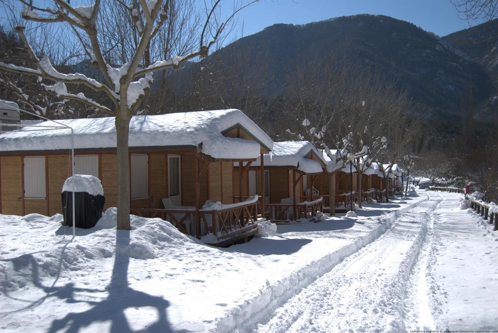 Camping L'Espelt La Pobla de Lillet Ngoại thất bức ảnh